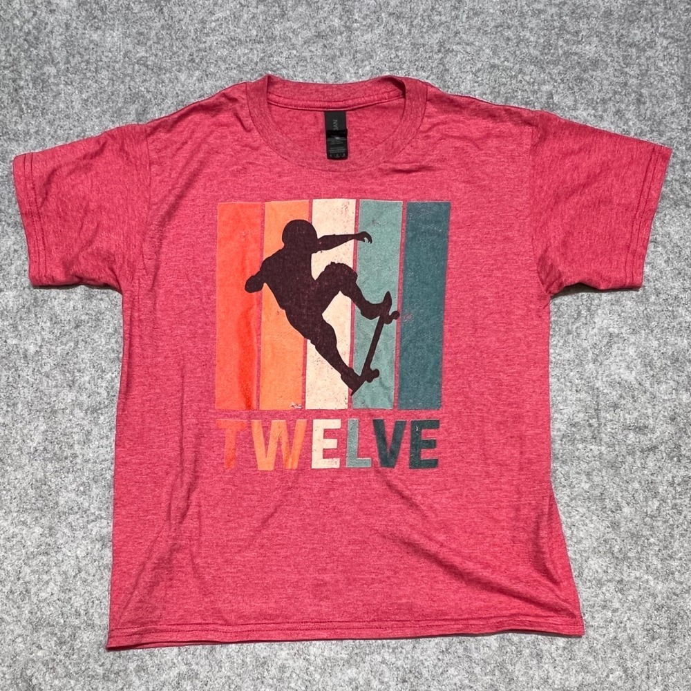 Gildan Youth Medium Red Skateboard Twelve Graphic T-Shirt Retro Skater Tee